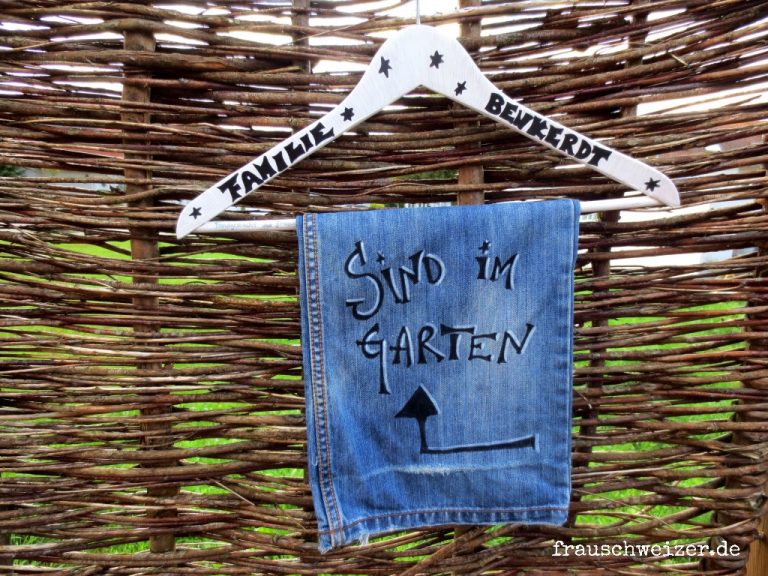 Kleiderbügel-Schild-bin-im-Garten