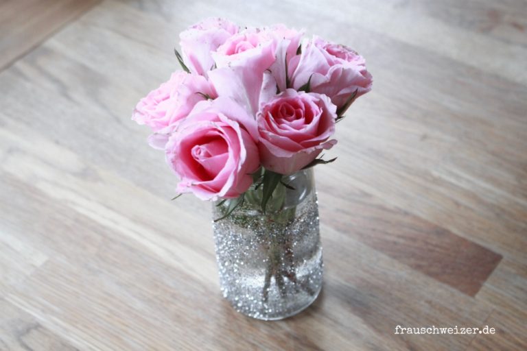 DIY-Glitzer-Vase-Blumen-basteln-Anleitung