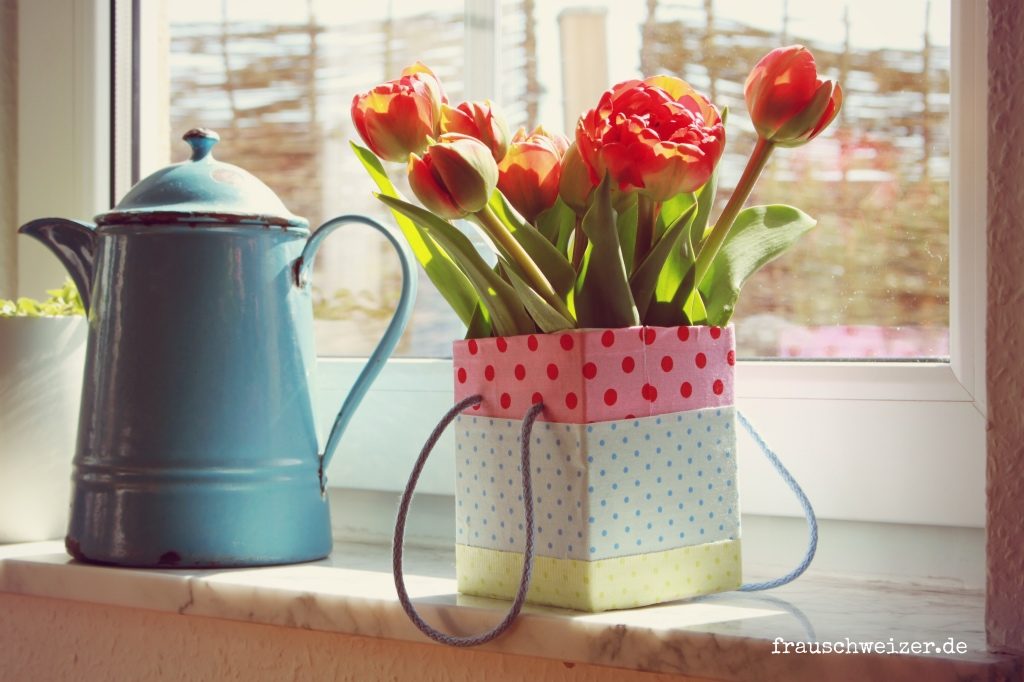 Blumenvase mit Tetrapacks basteln, DIY Anleitung