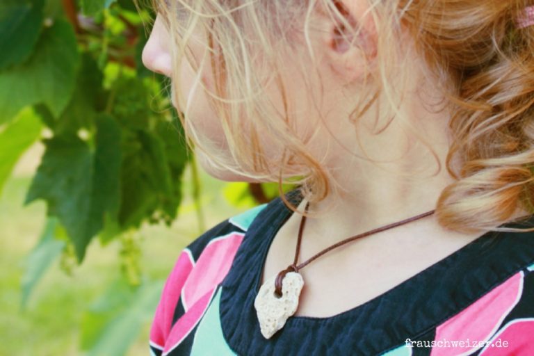 Halskette-mit-Stein-selberbasteln