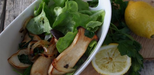 Salat-mit-pilzen-und-leichter-zitronennote
