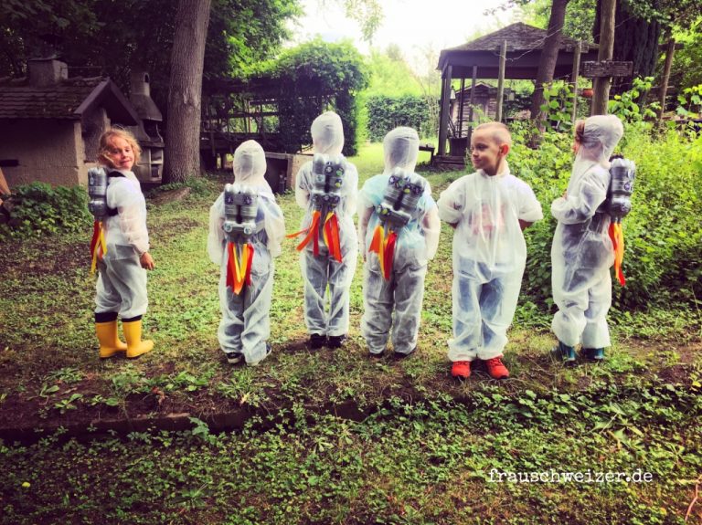 kinder-basteln-raketenruck-weltraumanzug