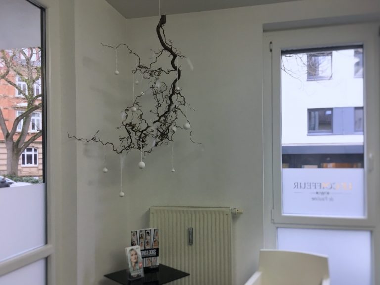 Winterdeko-am-Ast-kreativ-idee