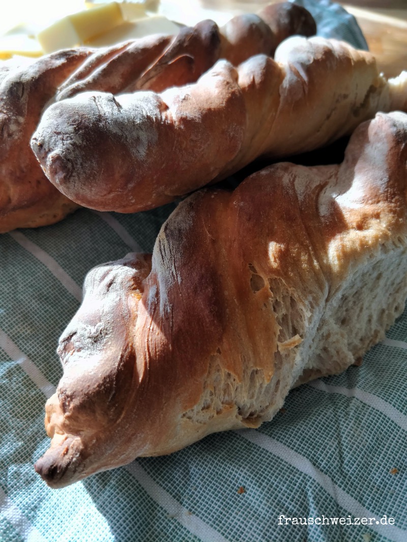 Brot backen mit Dinkelmehl - ein wahnsinnig leckeres Rezept!