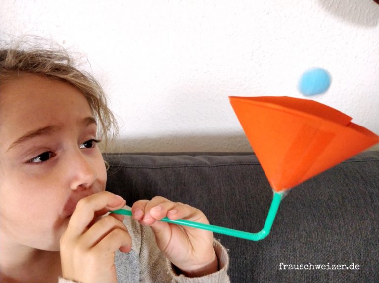 Kinderspielzeug-schwebender-Ball-selber-basteln