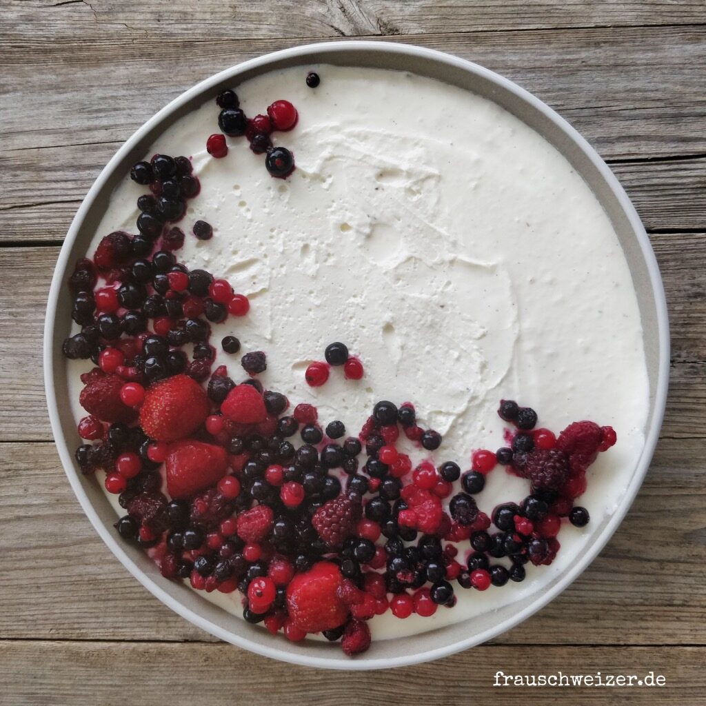 Frischer Frischkäsekuchen - das einfach Rezept gibt hier!